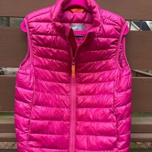 Primary Kids lightweight puffer vest. Size: 10. Color: Raspberry.